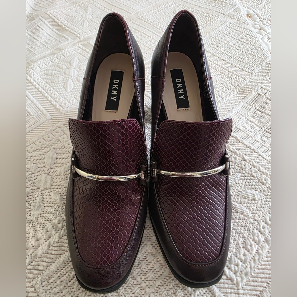 NWOT Leather DKNY Heels with Silver Accent